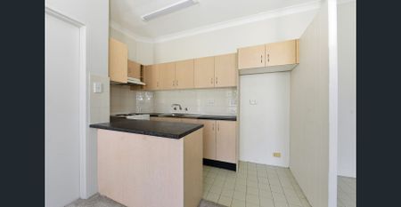 Peaceful apartment living close to the city - Photo 3