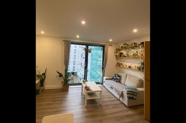 1 Bed Flat, Invicta, BS1 - Photo 1