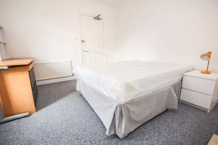 Latimer Road, Bournemouth - Photo 2