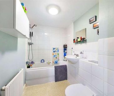 Commonwealth Drive, Three Bridges, Crawley, West Sussex, RH10 - Photo 6