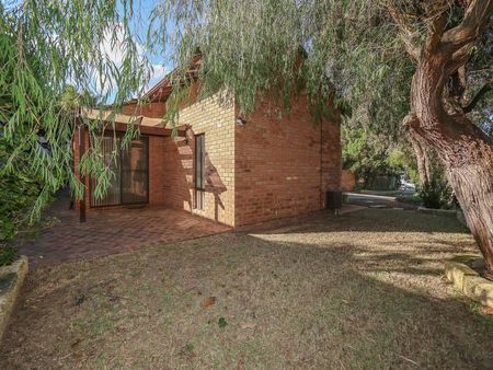 Spacious Family Home - Photo 2