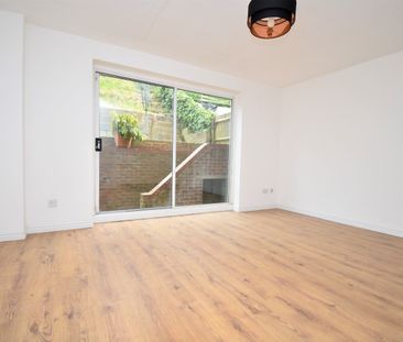 Terraced House to rent - Clive Road, Belvedere, DA17 - Photo 1
