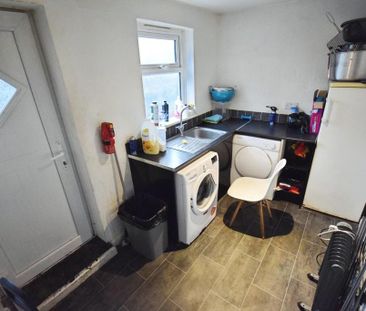 3 bedroom end of terrace house to rent - Photo 4