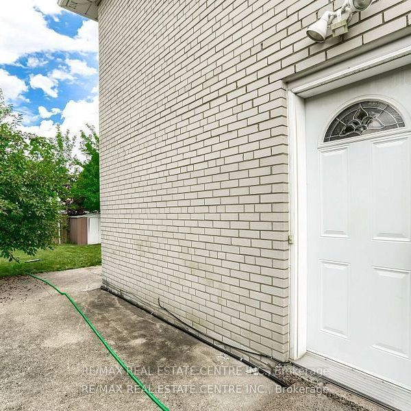 For Lease - 3385 Ellengale Drive Unit# Main + 2 Lower Levels, Mississauga, Ontario - Photo 1