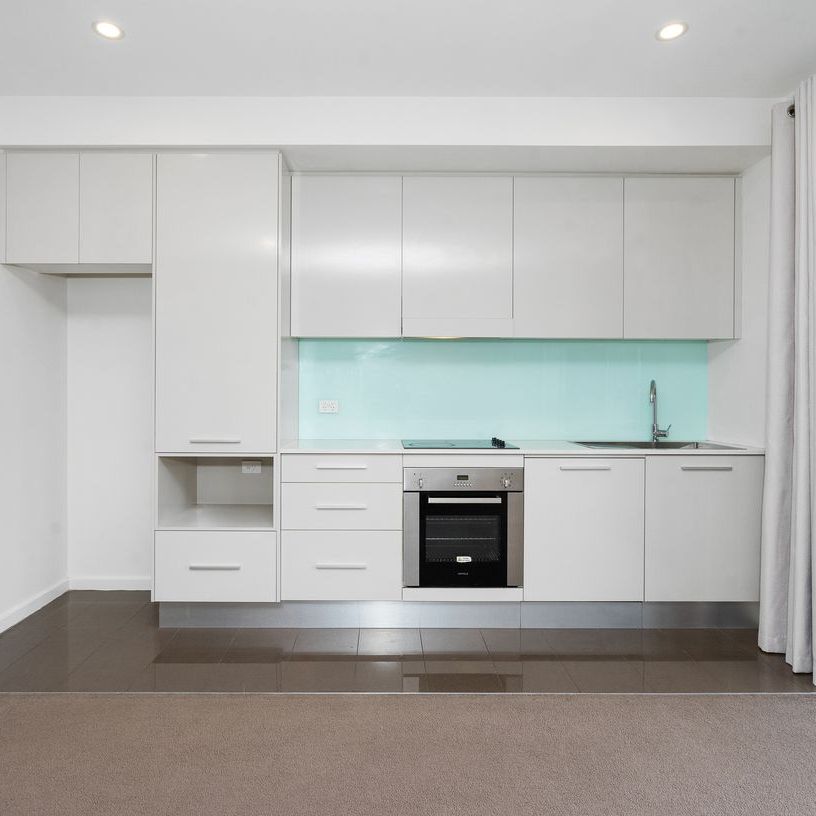 Contemporary 1-Bedroom Residence in Prime Belmont Location - Photo 1