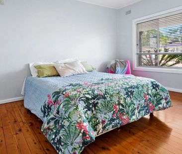 Chic Beach Cottage with character and charm - Photo 4