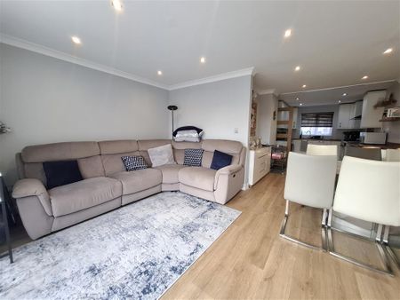 Laidon Square, Hemel Hempstead - Photo 2