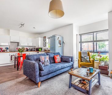 2 bedroom flat to rent - Photo 2