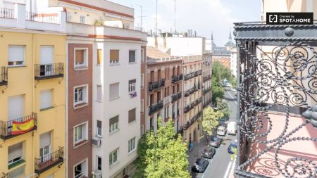 Room in student residence in Moncloa, Madrid - Photo 5