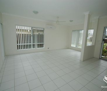 BEAUTIFUL FAMILY HOME WITH AIR-CONDITIONING CLOSE TO SHOPS - Photo 4