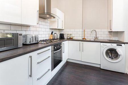 1 bedroom in a house share to rent - Photo 2