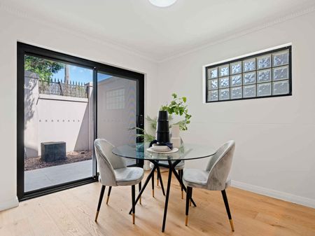 Unique Garden Apartment over 100sqm + Basement Parking - Photo 4