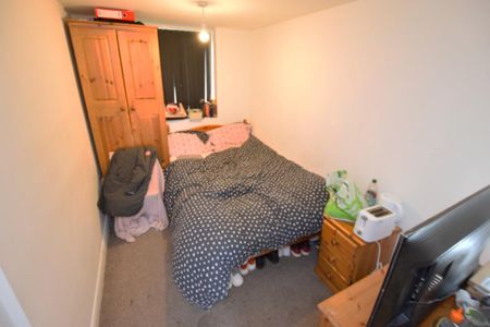 5 bedroom semi-detached house to rent - Photo 5