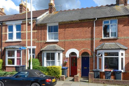 4 bedroom semi-detached house to rent - Photo 5