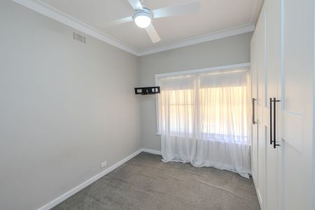 Prime Location - Photo 3