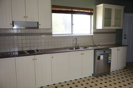 6 Freyberg Street Wagga Wagga NSW - Photo 5