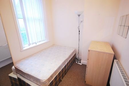 3 Bed - Trewitt Road, Heaton - Photo 3