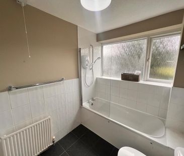 4 bedroom link detached house to rent - Photo 4