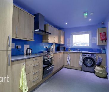 1 bedroom in a house share to rent - Photo 2