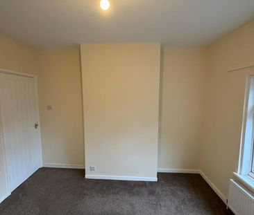 2 Bed Semi-Detached House, Queens Road, CR0 - Photo 2