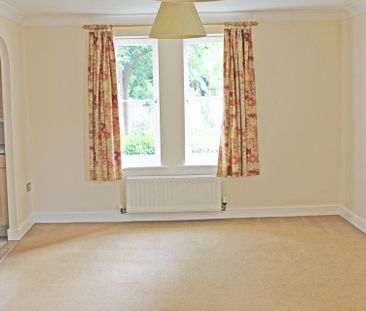 2 bedroom ground floor flat to rent - Photo 2