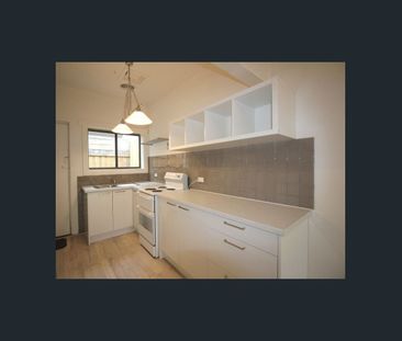 BEACH SIDE LIVING IN THE HEART OF MORDIALLOC - Photo 4