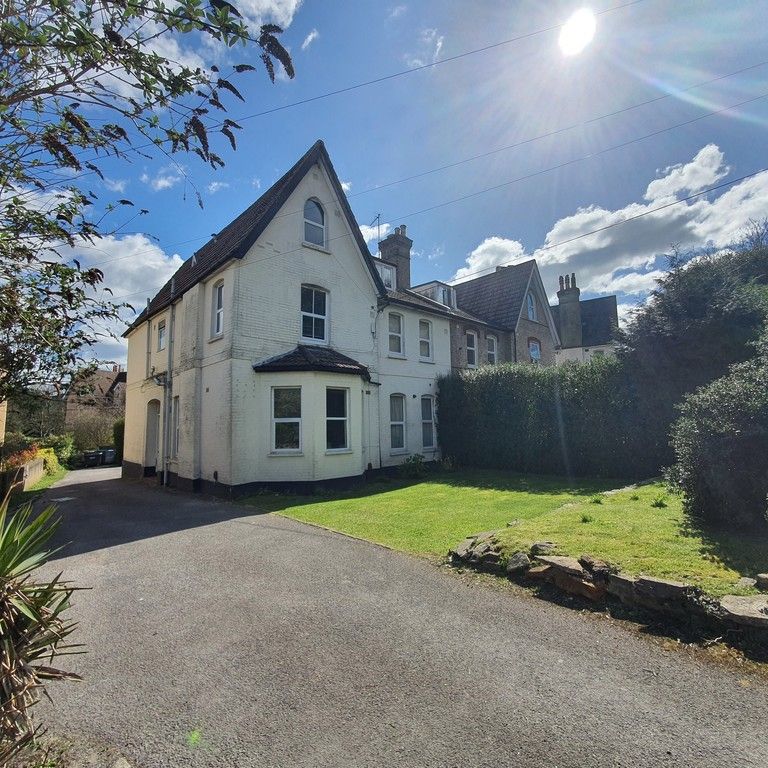 Crescent Road, Bournemouth - Photo 1