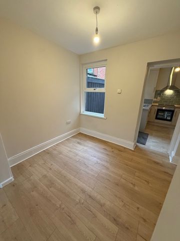 23 Parkgate Parade, Sydenham , BELFAST, BT4 1ET - Photo 2