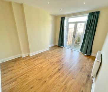 3 bedroom semi-detached house to rent - Photo 3