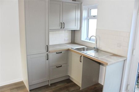 2 bedroom terraced house to rent - Photo 3