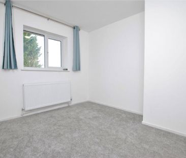 2 bedroom end of terrace house to rent - Photo 3