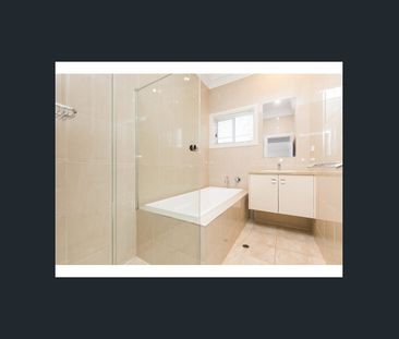 Extra large, Executive Standard Home With Detached Studio - Photo 6
