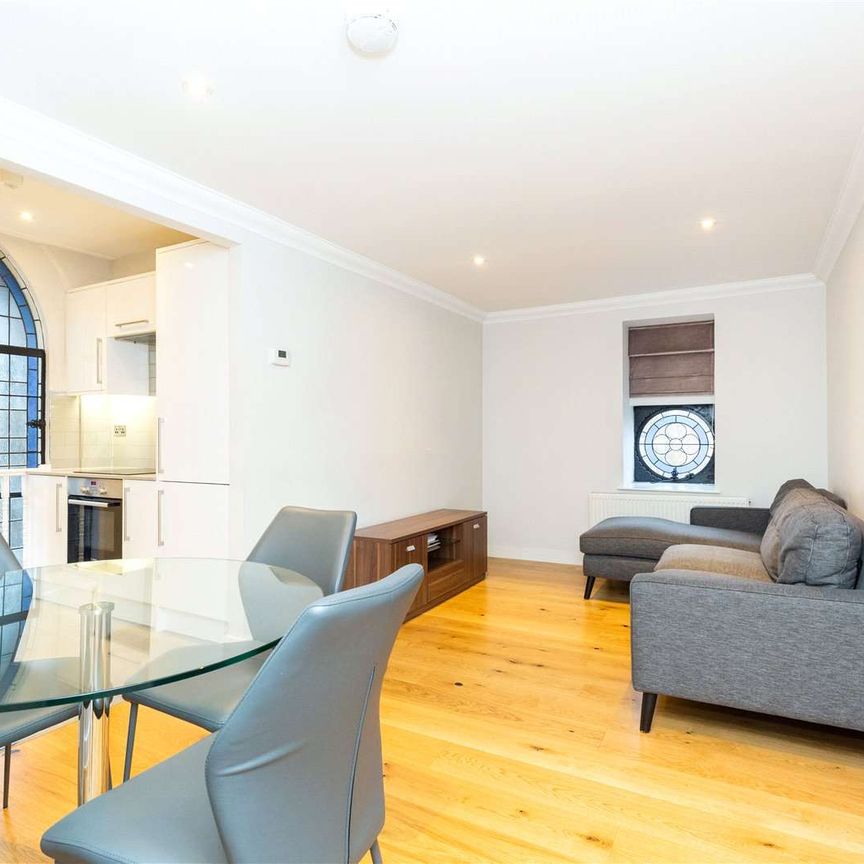 Charming two bedroom apartment set within a striking church conversion in an unbeatable Islington location. - Photo 1