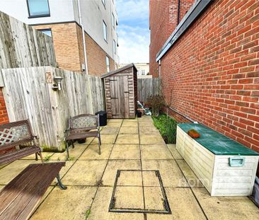 2 bedroom flat to rent - Photo 3