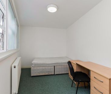 1 bedroom in a house share to rent - Photo 6