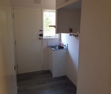 Family Home for Lease - Prime Wantirna Location! - Photo 2