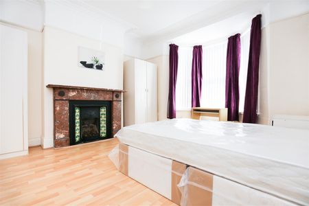 2 bed flat to rent in Cartington Terrace, Newcastle Upon Tyne, NE6 - Photo 2