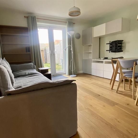 3 bedroom end of terrace house to rent - Photo 1