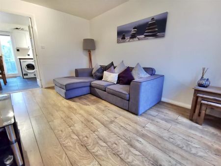 2 bedroom semi-detached house to rent - Photo 2