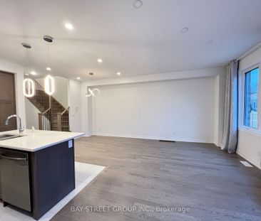 For Lease - 8 Brofarm Lane, Whitchurch-Stouffville, Ontario - Photo 2