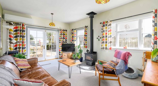 Gorgeous Standalone Cottage in New Brighton! - Photo 1