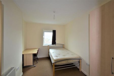 3 bedroom flat to rent - Photo 5