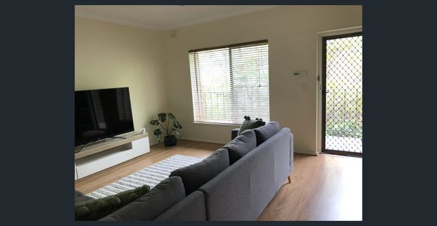 Leafy “Avenues” Living – Modern Comfort Near the City - Photo 1