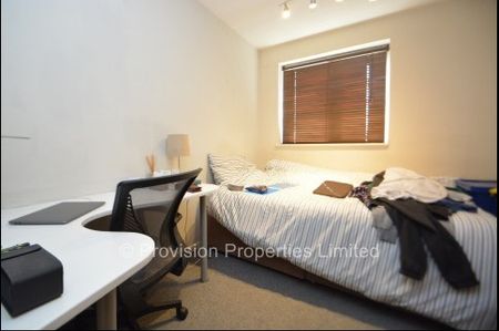 4 Bedroom to Rent Near Leeds University - Photo 2