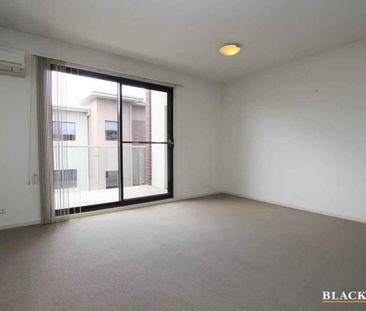 Stylish, spacious one bedroom Apartment - Photo 3