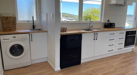 Charming 2BR Papamoa Beach Retreat - Photo 3