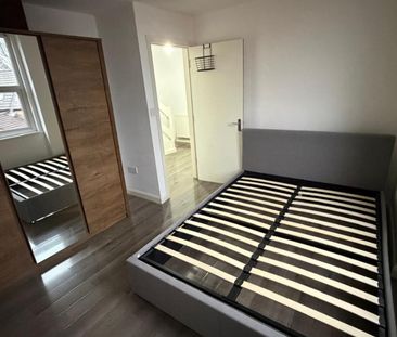 1 bedroom Flat To Let - Photo 2