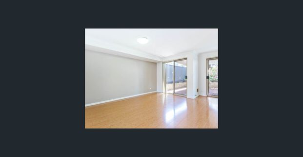 Low Maintenance 3 Bedroom Townhouse - Photo 1