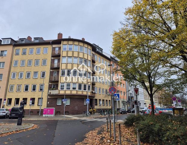 Frisch sanierte 2 Zi-Wohnung, neue Küche & Elektrogeräten, sehr großer Balkon - Photo 1
