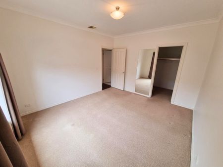 2/21 Hart Street, Airport West VIC 3042 - Photo 2